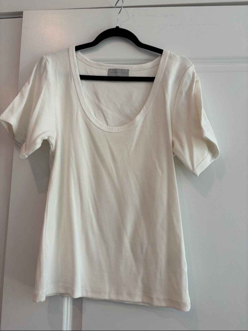 Modern Citizen Cream Scoop Neck Short Sleeve Tee new never worn